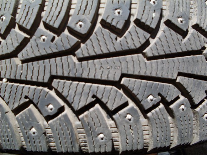    nokian hakkapelitt  225/65 R18 107T XL. 050-60-60-139, 068-408-92-44  4500  4 