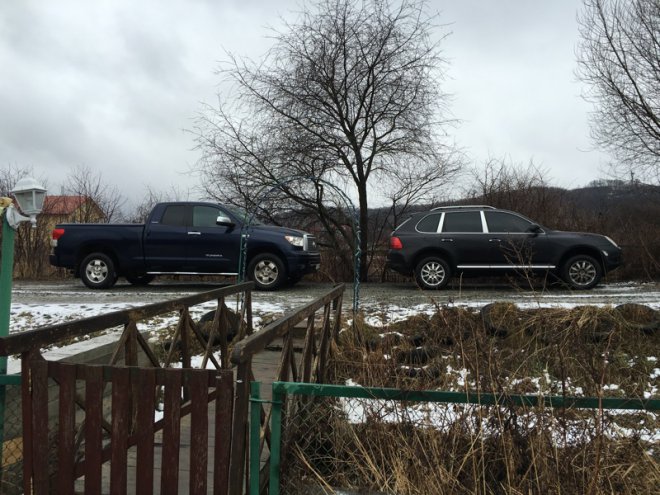    .    ,        (    )  Toyota Tundra 5,7 - ,     ,   "" 