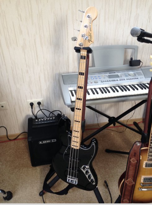  Fender Jazz Bass Deluxe.