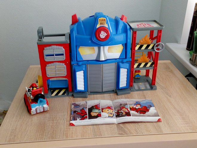   HASBRO Rescue Bots PRIME ALERT.         $100