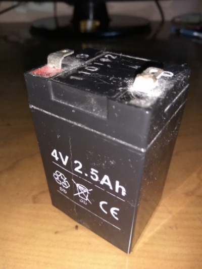      .  4V 2