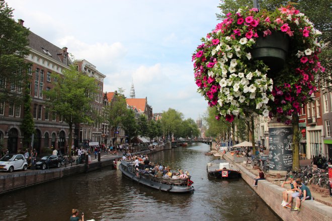   Oude Doelenstraat    Oudezijds Voorburgwal.