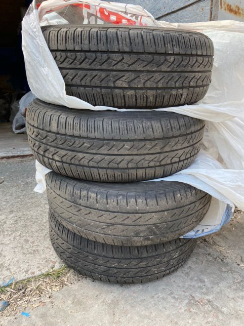 225/60R17  . 4 