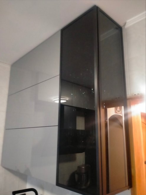     18 2  0.8 +     38   Niemann  , Blum     Blum  Gola  +        + ϳ  Blum Aventos HF Top Inoxa