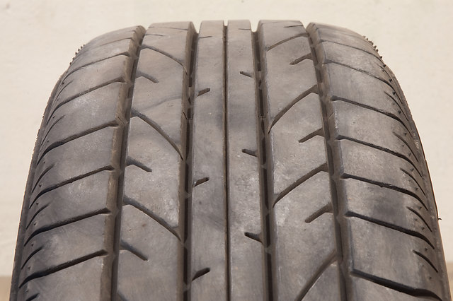      Honda Jazz  Bridgestone 185/55 R15 82V Potenza re040, Made in Japan.    Chevrolet Aveo