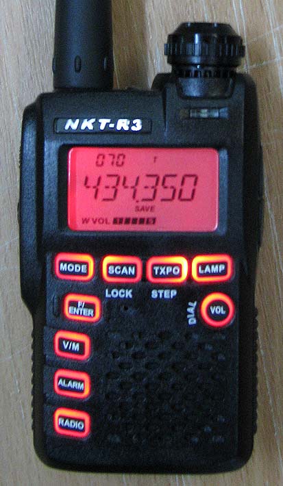   NKT-R3  :- NKT-R3 (UHF 400-470Mhz)-  3.7V 1100mAh Li-ion-  SMA-Male UHF-  HANSFREE-   -   -   ( USB)-      USB 400 , 67 22 9 42