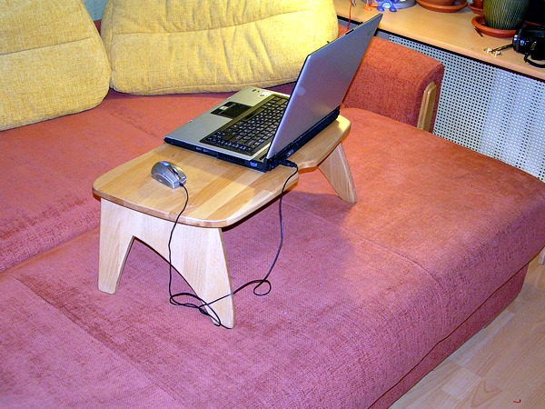 Как сделать компьютерный столик для ноутбука