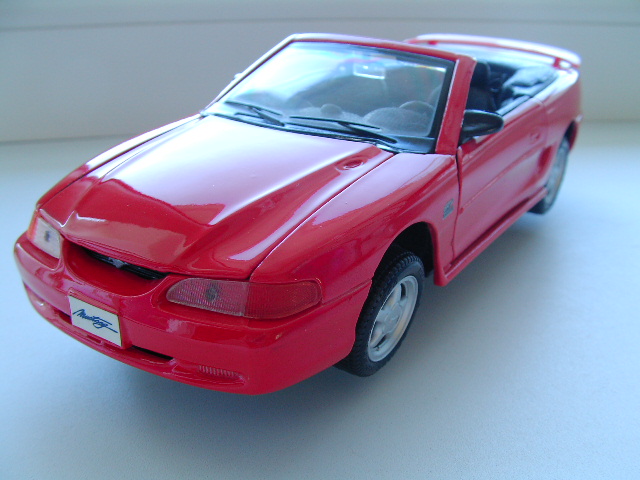 1994 Ford Mustang GT. : Maisto