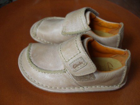  Clarks     UK 7G (EUR24)      14,5-15           ,       .  300