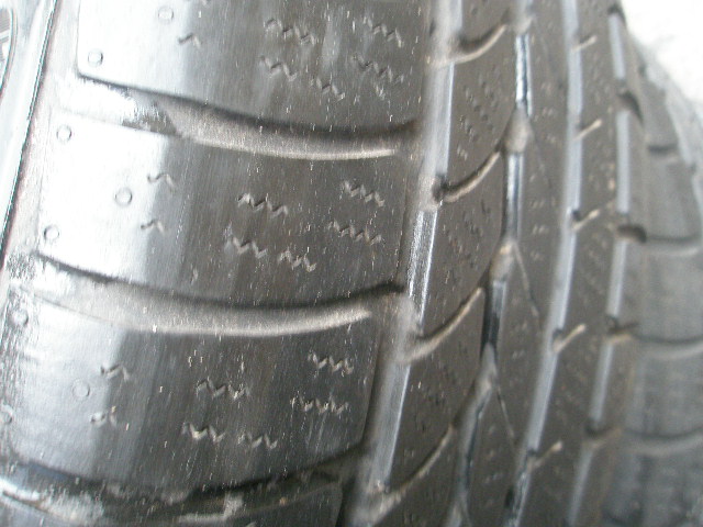  . 2  Continental 235/55/R17 700 