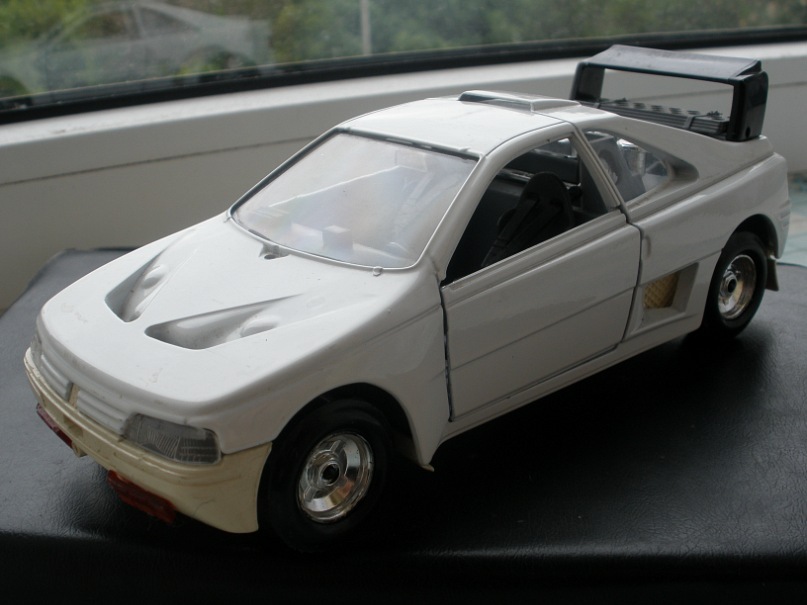 Peugeot 405 Turbo (Bburago)