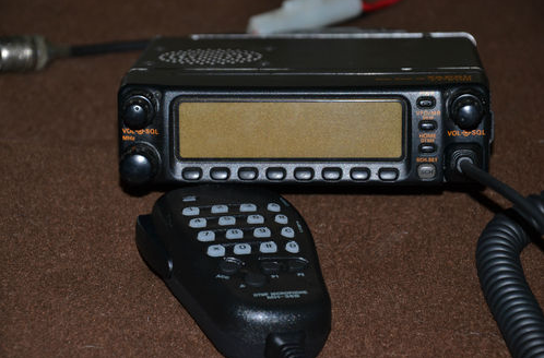     (144/430 .)YAESU FT-8100 \