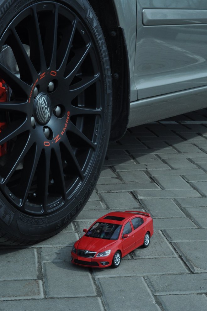   OZ Superturismo Black Matt R17    500.   ET 50