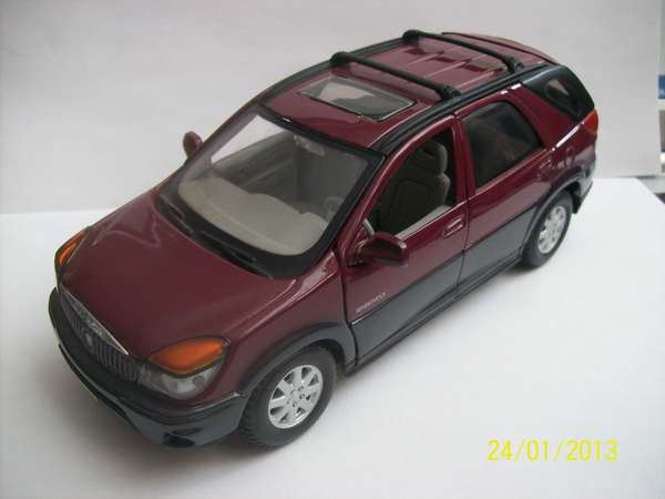 1/24 2002 BUICK RENDEZVOUS maisto made in Thailand ,  ,.  135 