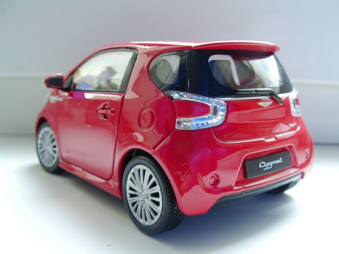 1:24, Welly, 2011 Aston Martin Cygnet.
