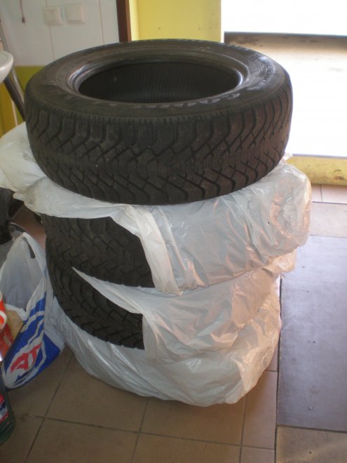    GoodYear Ultra Grip 500 235/65/R17 108, made in Germany.  ,  5,5-6