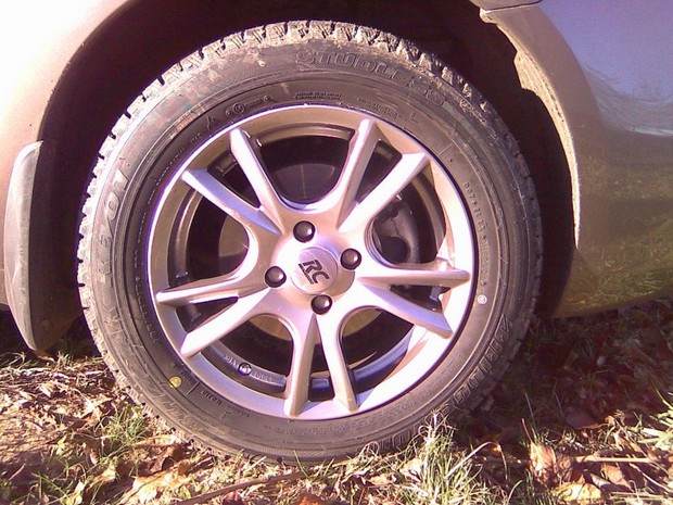  Bridgestone Blizzak Revo1 88Q 186/65/15 RC    .