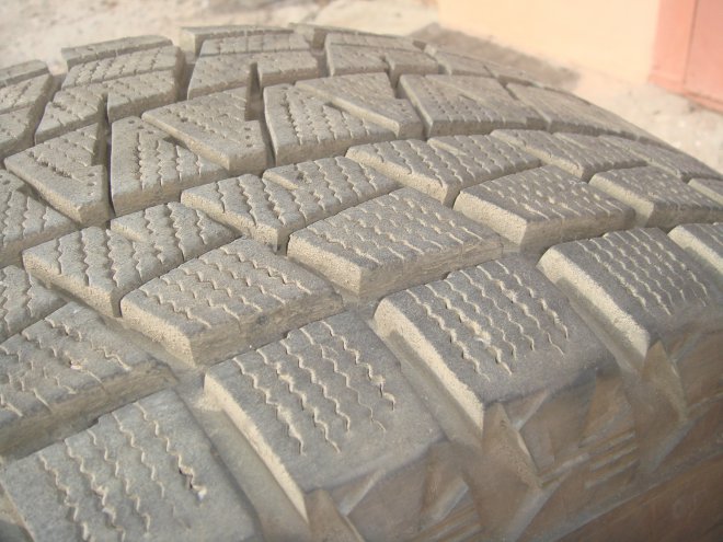 285 60 R18  Bridgestone Blizzak DM-V1 285 60 R18  1    9 . 2000 