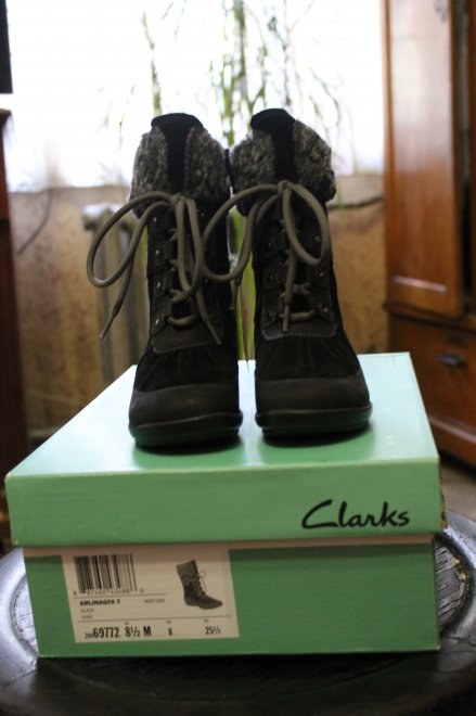      Clarks.  euro 25,5, usa 8,5, uk8f