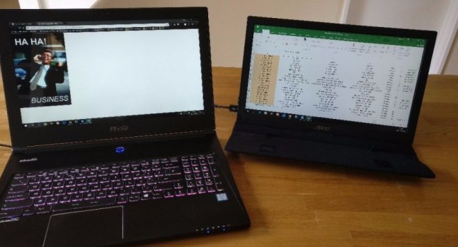 � ������ �� ����� USB���� 15.6" ��������