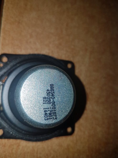 �������, �� � ���� �������� ��� �� ������/����� ������ �������� JBL Charge 3. ����� ��� �� ����