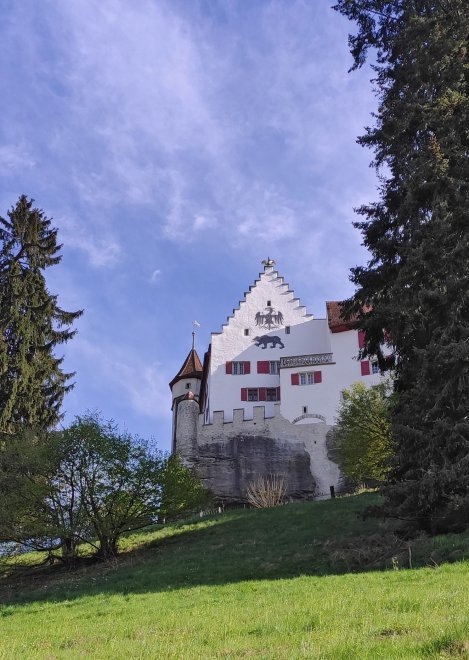 �� � ��������� ����� ���� �� �������, � ������ ������ �������������,�� ������� ����� ���������� ����������� ����������� �� ������� ������������� �����������.������ ������ ����� �������� Sloss Lenzburg