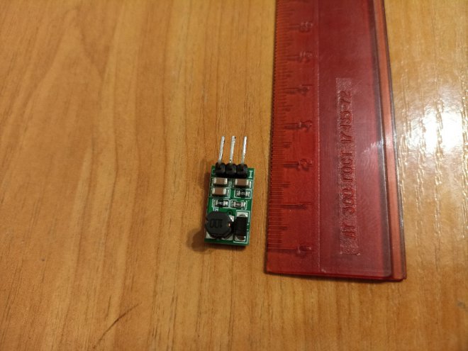 ������ ������� 5~40�, ����� 9������������� �������� ����� 1������� ������� ������ DC-DC ����������� ������������� 550 ���. ������������ 76-90% 