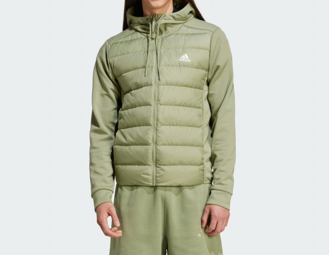  300  ó   Adidas Essentials. 