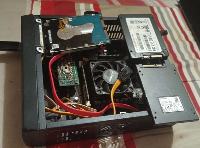 �� synology ����� � �� ������� ������  �� ���� DS918+ � 3,5 ��, �� ���� �������, ��������� 28�� �� LiFoPo4 20�/�. Photos, Drive, ����������, surveillance station �� 4 ������ �� Home assistant � VMM� ��� "����" ��������� �� 1 �������, ���� �� � ������ �� ����