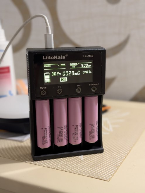 �����)������� Liitokala King 4000, ����� �� ������� �� ���� � �������, �� ����� �� ������ ���� �� ��������. � ��������� ������������� �� nkon �� ������� Samsung 35E