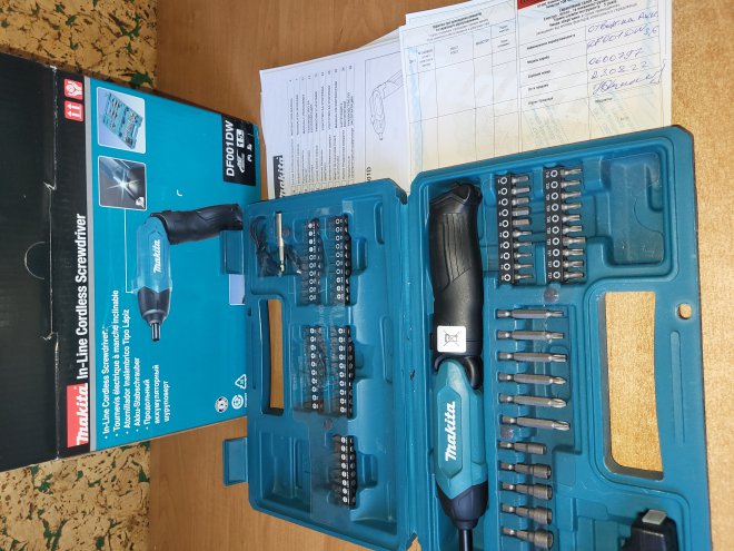 ���������� �������� Makita DF001DW � ���������� ����������� (81 ��.) � �������� ����