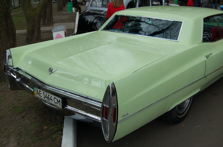 ��� Cadillac