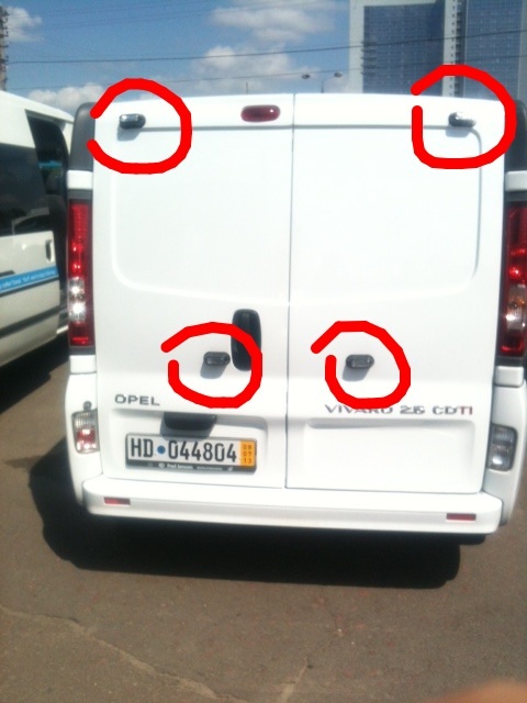     Opel Vivaro                         