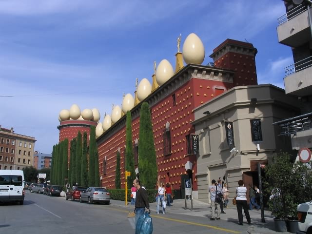     ,       3-    Teatre-Museu Dali